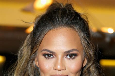 Chrissy teigen has written a medium post on what she calls her old awful (awful, awful), tweets, saying she is apologizing to the people she insulted in her previous social media posts. Chrissy Teigen's funniest tweets (With images) | Funny ...