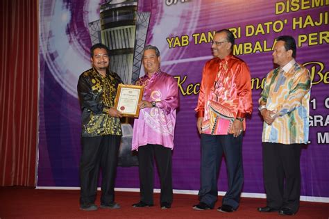 Yb dato' sri mustapa timbalan menteri: Majlis Kecemerlangan Jabatan Perdana Menteri