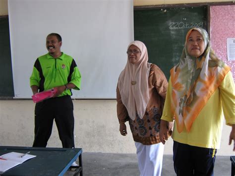 Perhımpunan bulanan & sambutan harı guru perıngkat jabatan pendıdıkan negerı johor, majlıs persaraan. SK FELDA LINGGIU: Latihan dalam perkhidmatan 2009