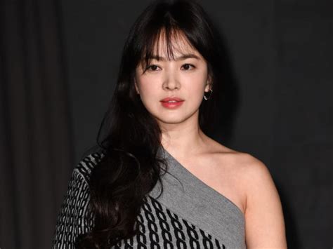 She gained popularity in asia through her leading roles in television dramas autumn in my heart (2000), all in (2003), . Actress Song Hye-Kyo To Reunite With Screenwriter Kim Eun-Sook For A New K-Darma, 'The Glory ...