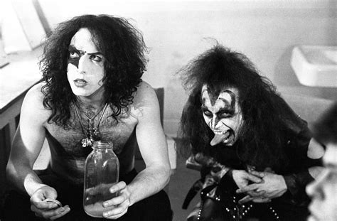 5 Amazing Photos Of Kiss Without Makeup In The 70s Rock N Roll Cocktailrock N Roll Cocktail