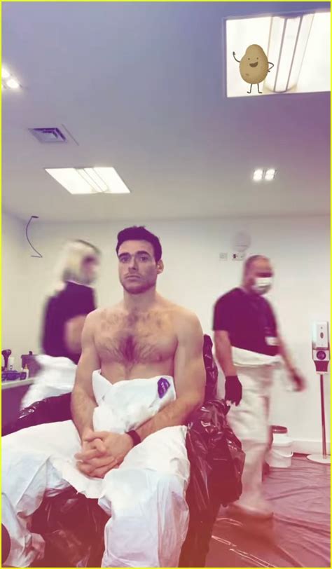 Richard Madden Goes Shirtless Gets Covered In Plaster To Make New