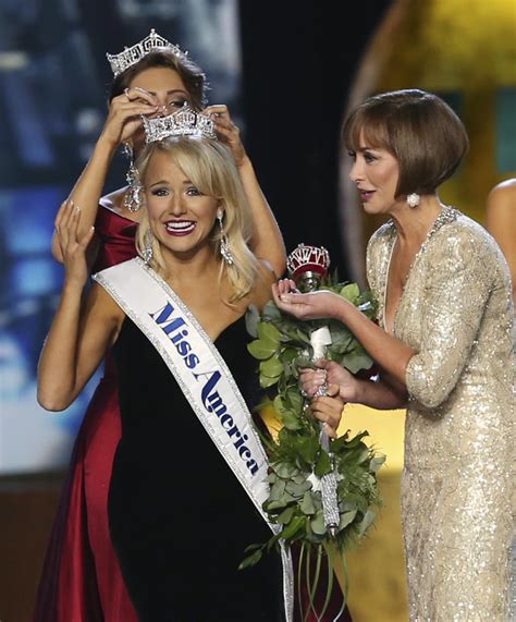 Miss Arkansas Savvy Shields Is Crowned Miss America 2017