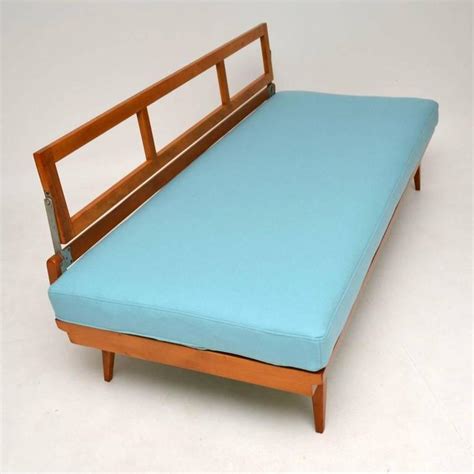 It combines thick cushioning with tufted velvet, sleek arms, tapered wooden legs, and a vintage look that takes you back to the bold and luxurious days of the 1950s. Retro Sofa/Daybed by Wilhelm Knoll Vintage, 1950s at 1stdibs