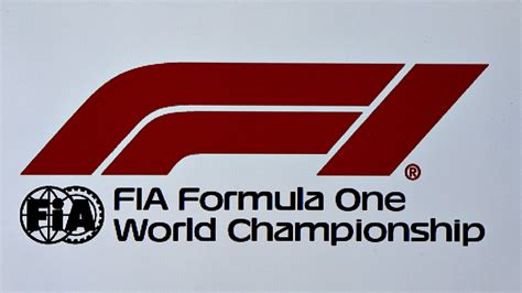 Den første løpshelgen i barcelona endte med en 8. Sebastian Vettel und Lewis Hamilton kritisieren Chase Careys neues Formel-1-Logo