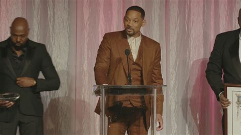 A Year After The Slap Will Smith Receives An Award Again And Does Not Cut 6 Minutes Of Speech