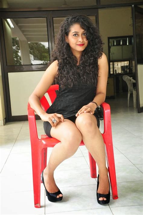 Actress Nithya Mini Skirt Thighs Show Photos Bolly Actress Pictures