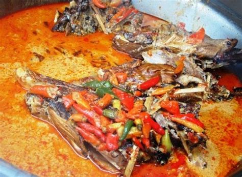 Buatlah soal 20 pilihan ganda dengan jawabannya dari bab pengolahan!! Resep Ikan Asap Pedas Asli Enak - Resep Masakan