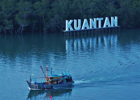 Seasons view hotel places you next to heroes museum and within a mile (2 km) of darul makmur stadium. Best Restaurant To Eat: Sungai Lembing Kuantan Pahang Holiday