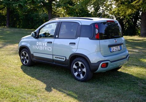 Fiat Panda Hybrid City Cross più green a metano Patentati