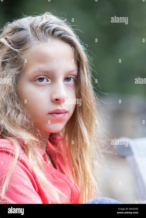 Porträt Der 10 Jährige Blonde Mädchen Fotos Und Bildmaterial In Hoher