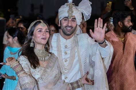 Ranbir Kapoor And Alia Bhatt Bollywood Toasts Star Couple On Wedding Bbc News