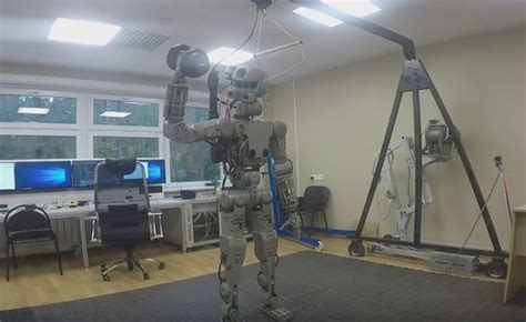 SAJBER KOSMONAUT Ovo Je Robot Kojim Rusi Planiraju Da OSVOJE MESEC VIDEO