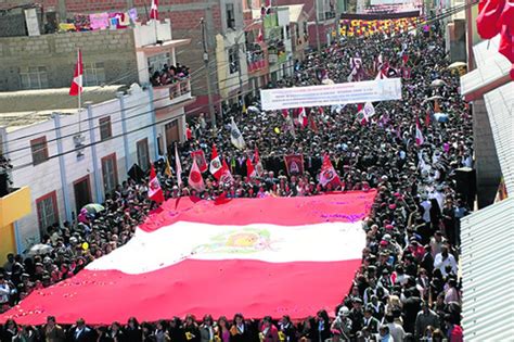 Fotos Miles Se Sumaron A La Procesión De La Bandera Peru Correo