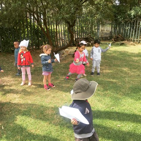 Escoger elementos de juego montessori nos permite ofrecer a los niños una actividad con propósito, favoreciendo la libre elección. Pin de Field and Study Montessori en In the garden ...
