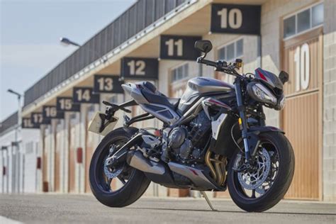 The new triumph street triple rs has been launched in india. 2020 Triumph Street Triple RS Launch at Rs 11.13 lakh ...