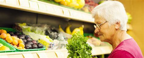 Find helpful customer reviews and review ratings for food for the hungry heart: Senior Hunger - Food Research & Action Center