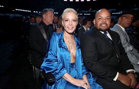 Halsey Halsey With Her Dad At The Grammys