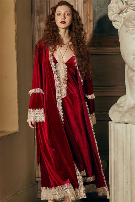 2 Pics Red Wedding Vintage Royal Robe Set Women Nightgown Robes Gown