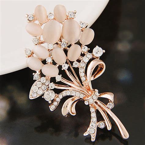 New Rhinestone Brooches For Women Vintage Fashion Female Jewelry Flower Brooch Broches Pins