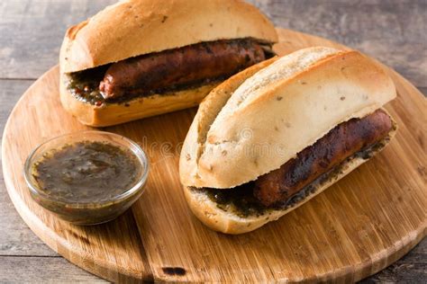 Choripan Bocadillo Tradicional De La Argentina Con El Chorizo Y La