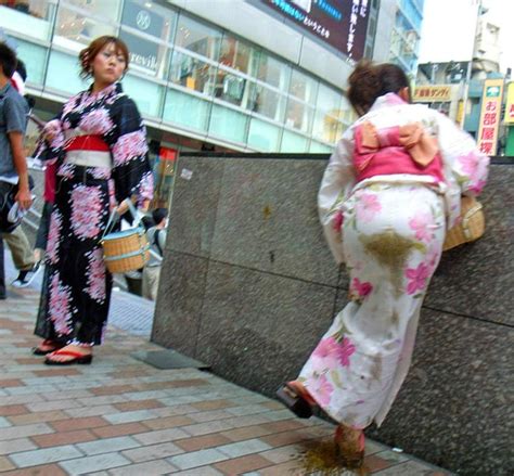 일본 여자는 길거리에서도 싸네 티드립