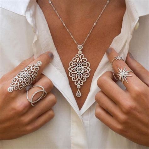 cellini jewelers in bu Instagram fotoğrafını gör beğenme White diamond jewelry Diamond