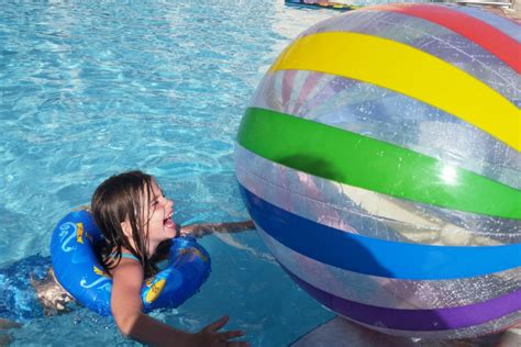 11 Juegos De Piscina Para Divertirte Con Niños Aprende A Nadar Mejor