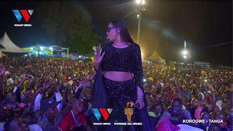 Lulu Diva Akata Viuno Vya Kitanga Mshabiki Walipuka Kwa Shangwe Youtube