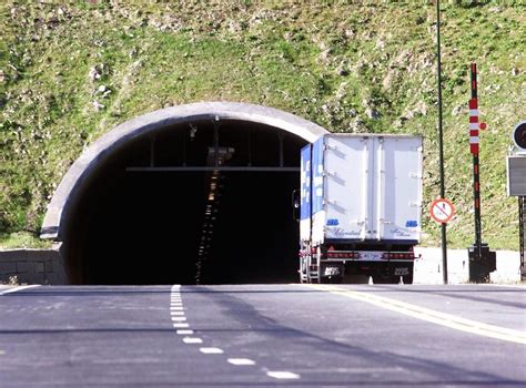 Oslofjordtunnelen as היא ספקית של מוצרים ושירותים, כגון: Drammens Tidende - Vil bygge ny tunnel ved siden av ...