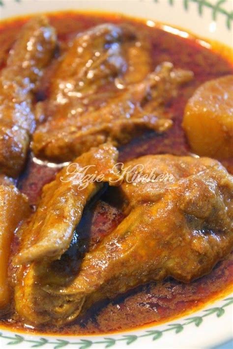 I came across this curry for the first time in masterchef australia.jules had prepared a delicious chicken ayam passed down to her from generations. Azie Kitchen: Kari Ayam Sedap (Delicious chicken curry ...