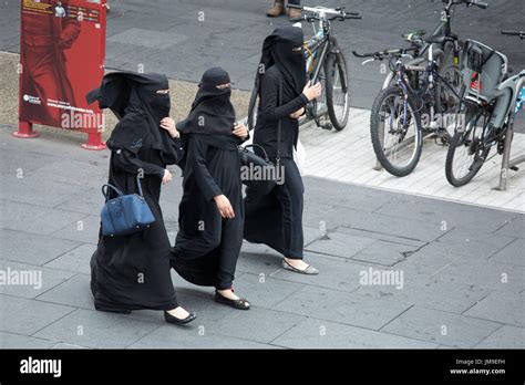 Niqab Fotos Und Bildmaterial In Hoher Auflösung Alamy