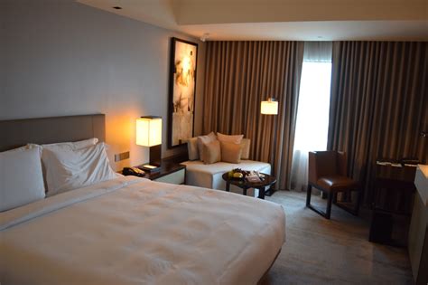 With 300 outlets spread over six levels, this is retail therapy at its most exuberant. New World Makati Hotel Review | Travelling Weasels