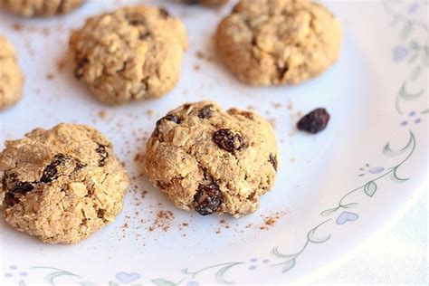 A tasty oatmeal raisin cookie that uses a sugar substitute instead of sugar. Healthy Oatmeal Raisin Cookies (Low Sugar) - Oatmeal with ...