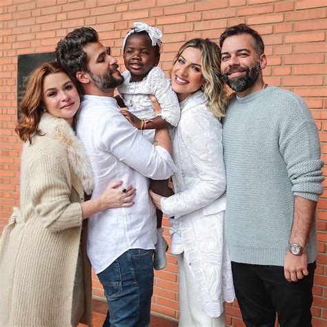 Gio ewbank mostra surpresa de aniversário dos filhos para bruno gagliasso. Bruno Gagliasso e Giovanna Ewbank batizam filha com festa ...