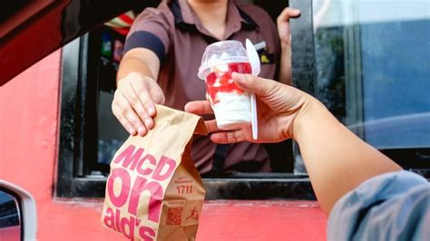 Fast Food Employees Reveal The 10 Things Customers Do That Annoy Them