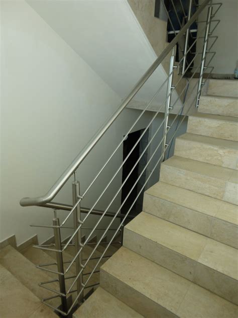 Treppen werden aus unterschiedlichen materialien angefertigt. Edelstahl Treppengeländer Treppen Bausatz Relinggeländer ...