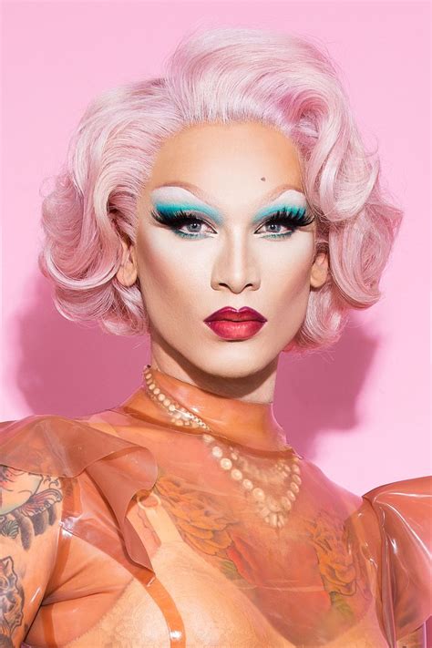 Queen are a british rock band formed in london in 1970. 10 astuces maquillage que tous les Drag Queen devraient ...