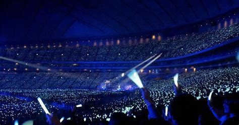 Korean Fans Reveal An Innovative Way To Use Light Sticks Outside Of