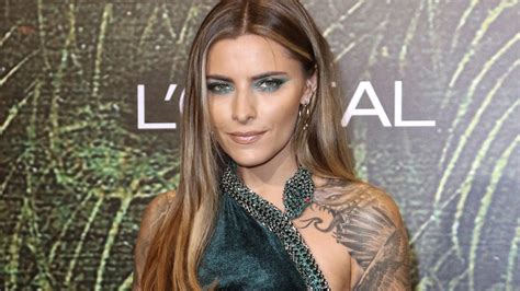 Get all the details on sophia thomalla, watch interviews and videos, and see what else bing knows. Sophia Thomalla hat jetzt pinke Strähnen: SO sieht ihr ...