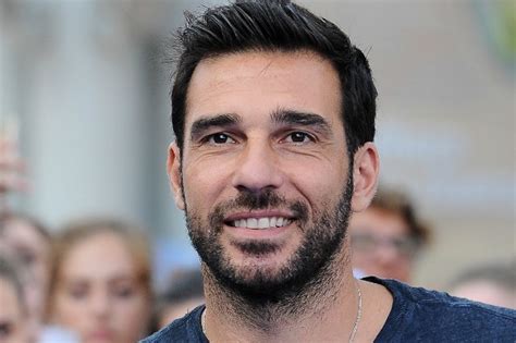 Born in april21, 1972 in rome, italy. Edoardo Leo: Ho la laurea appesa in bagno, l'ho messa ...