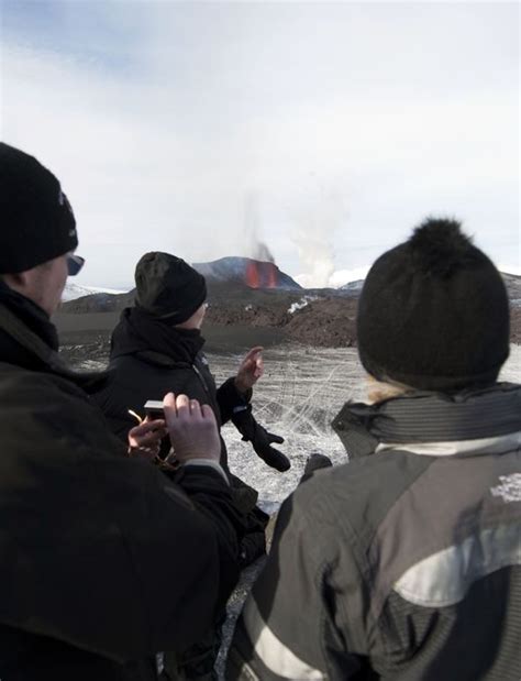 Island Lava Tourismus Am Vulkan Der Spiegel