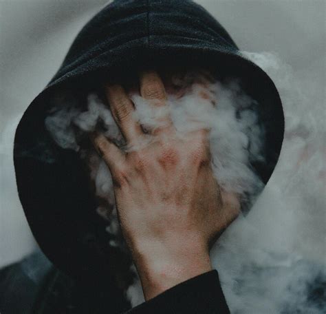 El trastorno límite de personalidad (tlp) se caracteriza porque el patrón de conducta, pensamiento y desempeño es marcado y poco saludable, que influye en la los síntomas de este padecimiento son: Síntomas frecuentes del trastorno límite de la ...