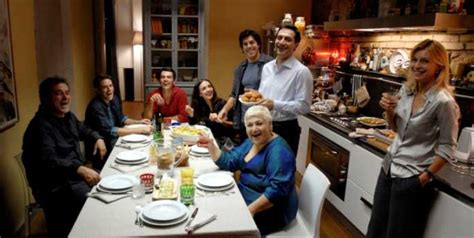 Un gruppo di amici, che hanno attraversato la giovinezza negli anni ottanta e novanta, si ritrova alla soglia dei quarant'anni a fare i conti con il senso. Saturno Contro: 10 cose che non sai sul film - Cinefilos.it