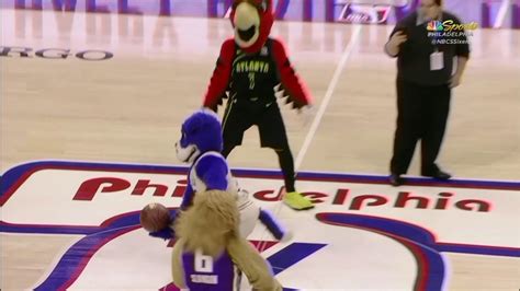 The beloved team mascot rappelled 31 stories down the face of a skyscraper on friday. 76ers Mascot makes unreal Half Court shot on his Birthday ...