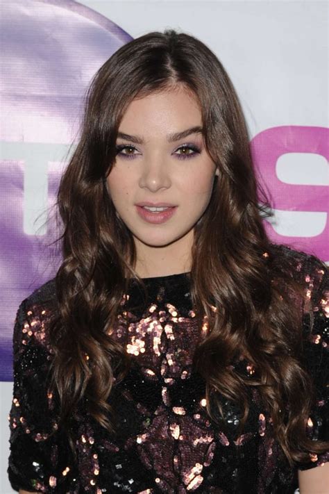 Hailee Steinfeld Hits 97 3 Sessions At Revolution 18 Gotceleb