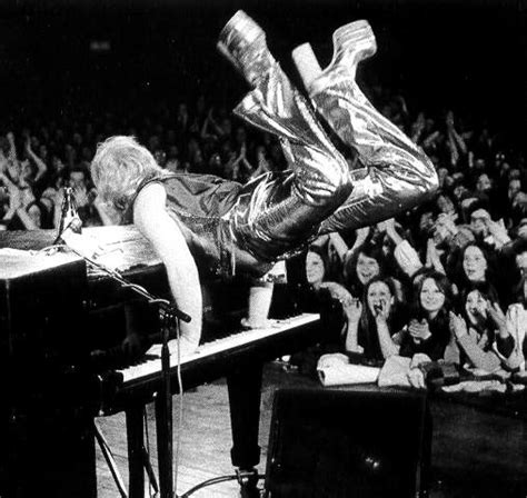Visit www.eltonjohn.com for a wealth of elton john news, tour tickets, history, and information. Elton John - discografia