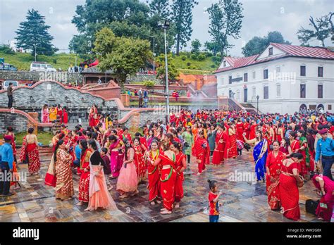 Kathmandunepal Sep 22019 Crowd Of Nepali Women At Pashupatinath Temple During Teej