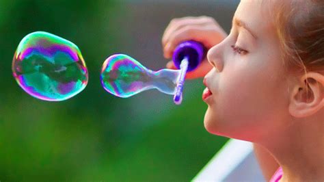 Scientists Have Figured Out the Physics of Perfect Bubble Blowing ...