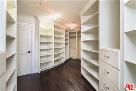 This Impressive Walk In Closet Will Rival That Of Carrie Bradshaws